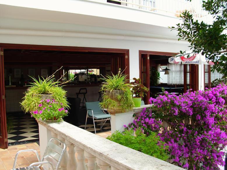 Hostal Cas Bombu Cala Ratjada  Exterior photo